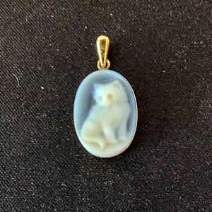 14kt Gold Blue Agate Cat Cameo Pendant